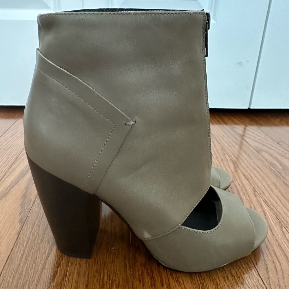 Kelsi Dagger Leather Billie platform Ankle Booties